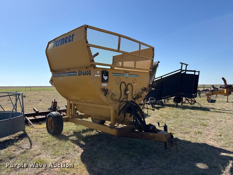 image for item EW4572 1999 Vermeer BP6800 bale processor