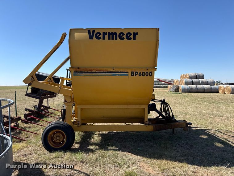 image for item EW4572 1999 Vermeer BP6800 bale processor