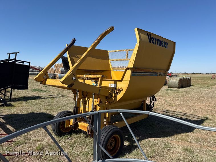image for item EW4572 1999 Vermeer BP6800 bale processor