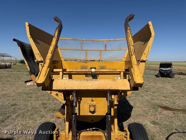 image for item EW4572 1999 Vermeer BP6800 bale processor