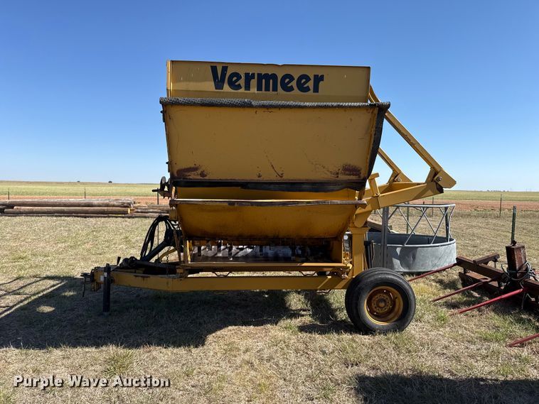 image for item EW4572 1999 Vermeer BP6800 bale processor