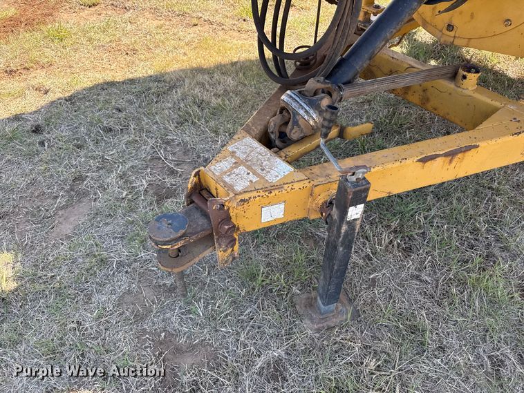 image for item EW4572 1999 Vermeer BP6800 bale processor