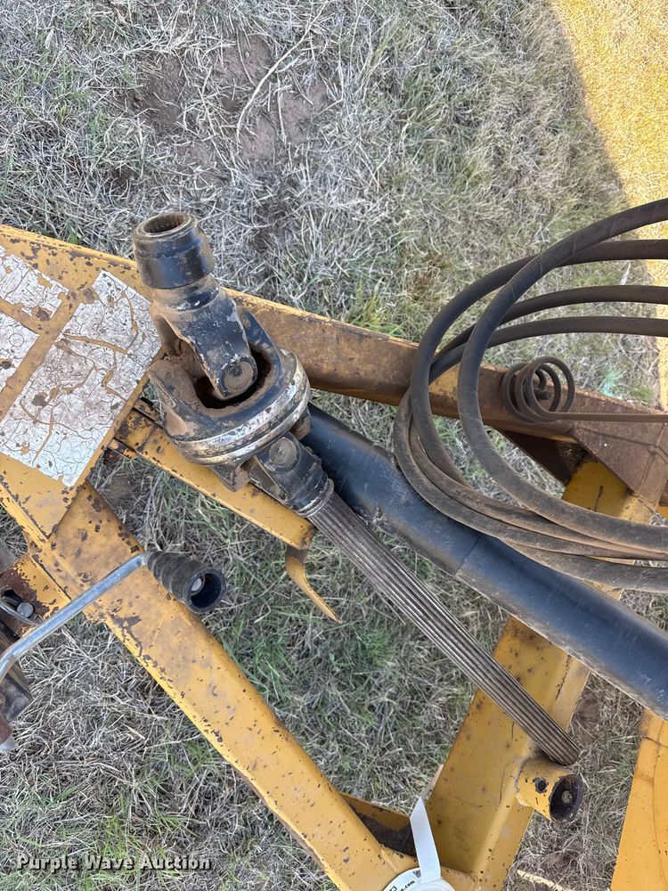 image for item EW4572 1999 Vermeer BP6800 bale processor