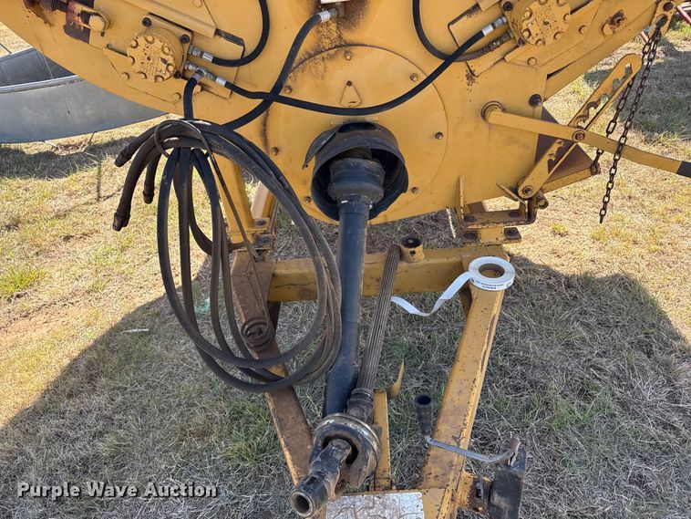 image for item EW4572 1999 Vermeer BP6800 bale processor