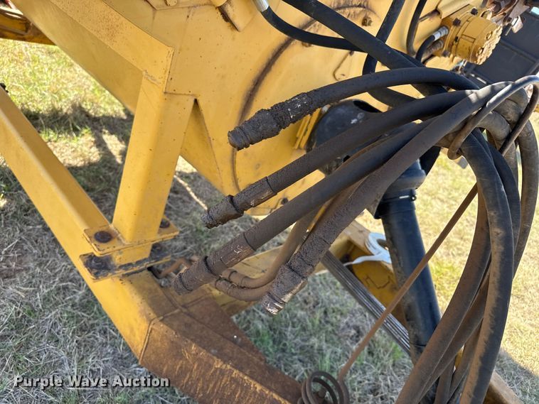 image for item EW4572 1999 Vermeer BP6800 bale processor