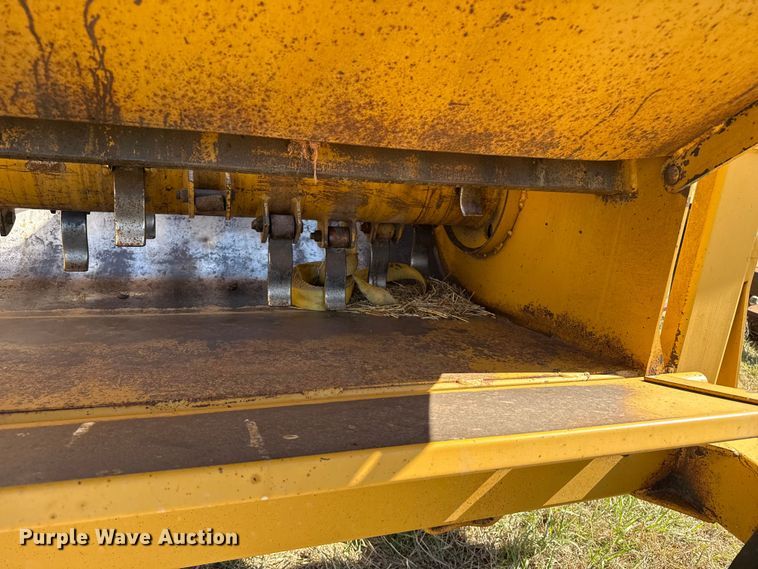 image for item EW4572 1999 Vermeer BP6800 bale processor