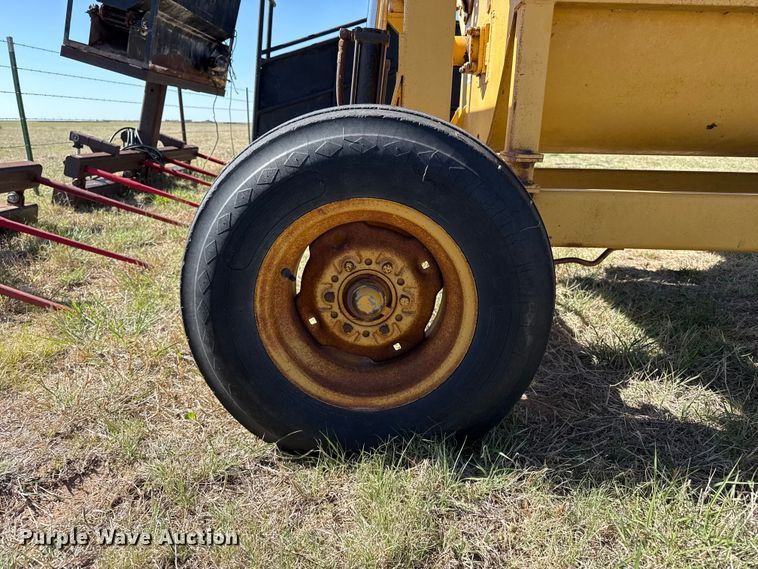 image for item EW4572 1999 Vermeer BP6800 bale processor