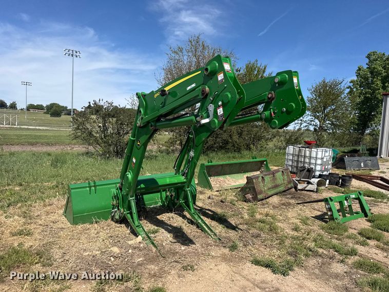 image for item FB7323 2021 John Deere 660R loader
