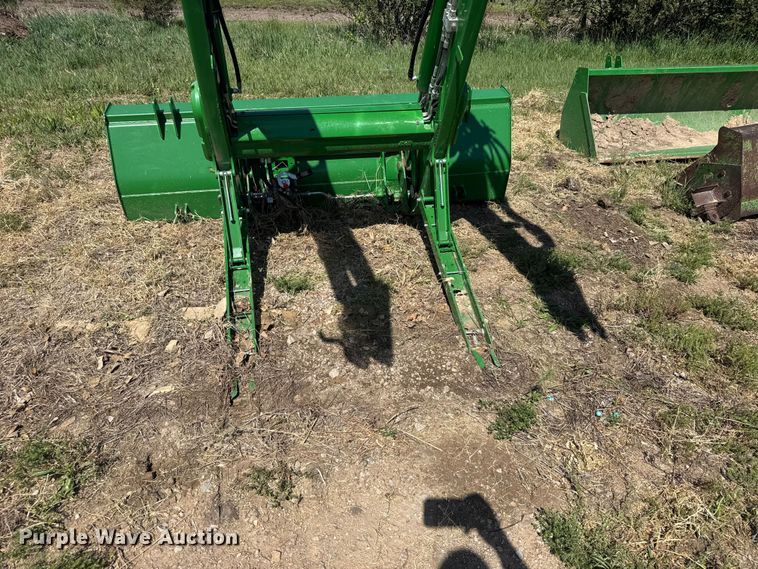 image for item FB7323 2021 John Deere 660R loader
