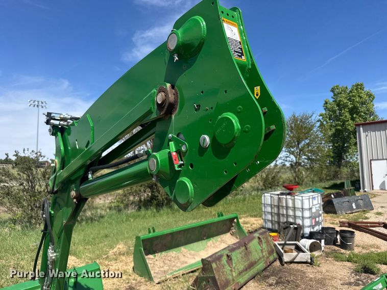 image for item FB7323 2021 John Deere 660R loader