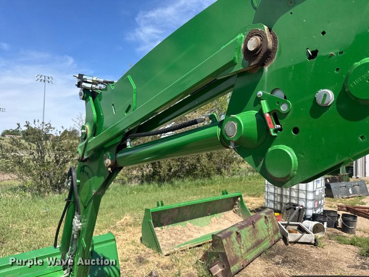 image for item FB7323 2021 John Deere 660R loader