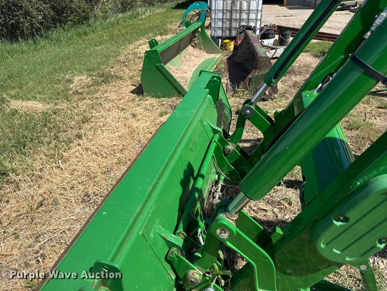 image for item FB7323 2021 John Deere 660R loader