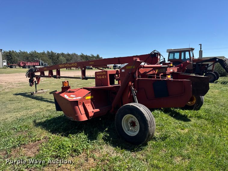 image for item FB7381 New Holland 1441 swather / windrower