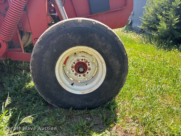 image for item FB7381 New Holland 1441 swather / windrower
