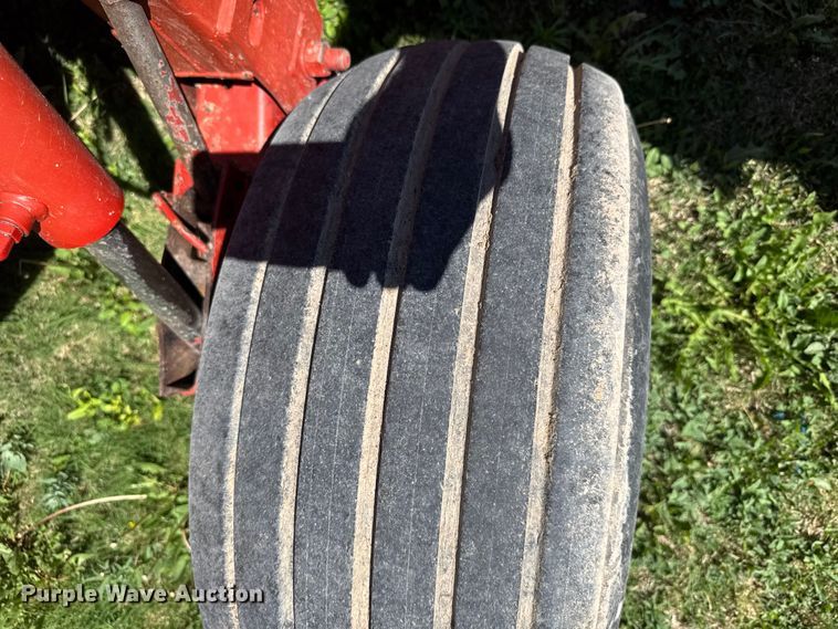 image for item FB7381 New Holland 1441 swather / windrower