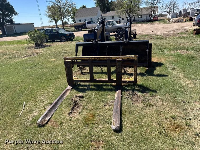 image for item FB7382 Ford 9030 Versatile 4WD bi-directional tractor