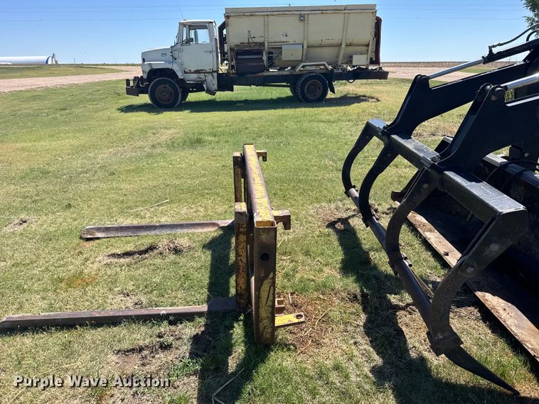 image for item FB7382 Ford 9030 Versatile 4WD bi-directional tractor