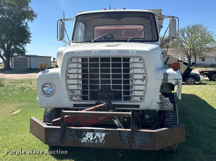 image for item FB7383 1975 Ford 800 feed mixer truck