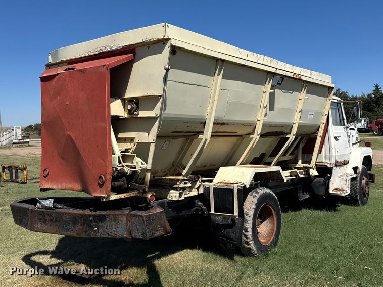 image for item FB7383 1975 Ford 800 feed mixer truck