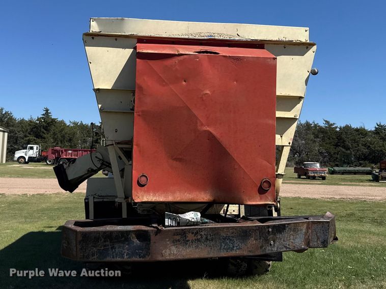 image for item FB7383 1975 Ford 800 feed mixer truck