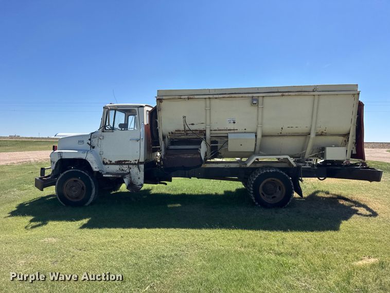 image for item FB7383 1975 Ford 800 feed mixer truck