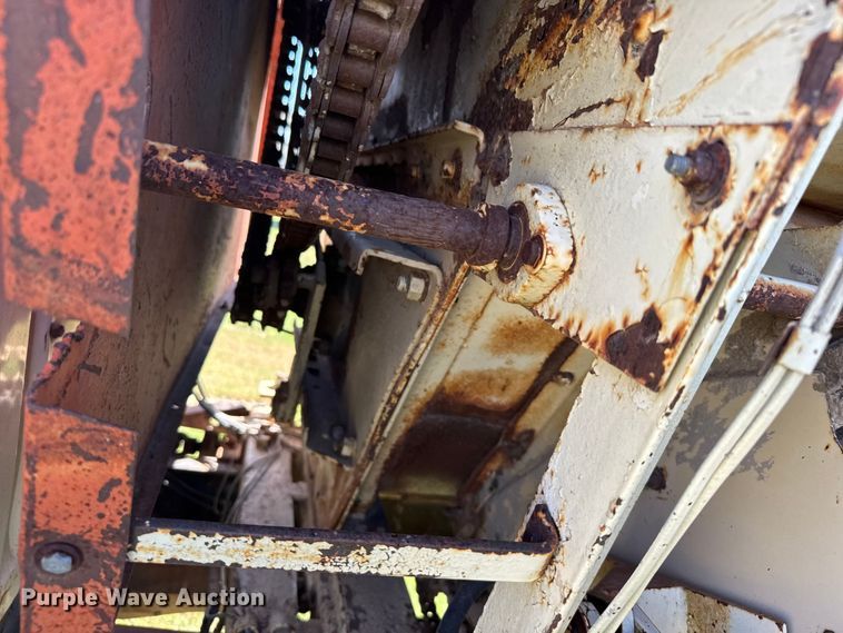 image for item FB7383 1975 Ford 800 feed mixer truck