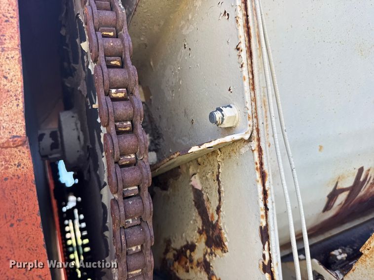 image for item FB7383 1975 Ford 800 feed mixer truck