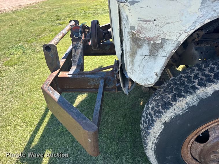 image for item FB7383 1975 Ford 800 feed mixer truck