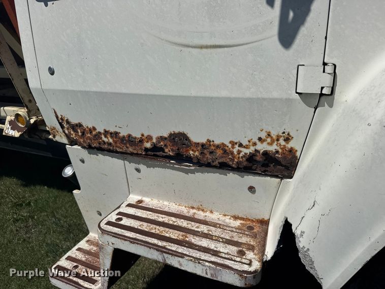 image for item FB7383 1975 Ford 800 feed mixer truck