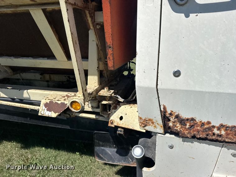 image for item FB7383 1975 Ford 800 feed mixer truck