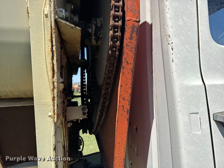 image for item FB7383 1975 Ford 800 feed mixer truck