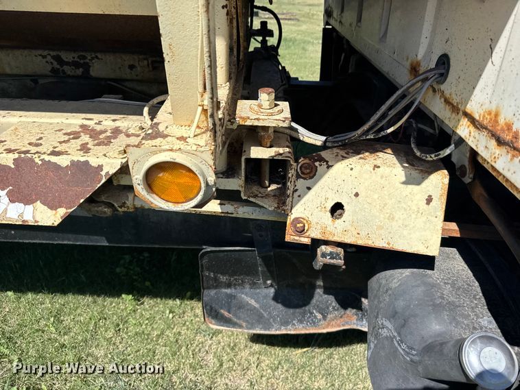 image for item FB7383 1975 Ford 800 feed mixer truck