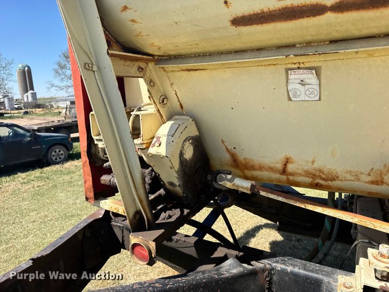 image for item FB7383 1975 Ford 800 feed mixer truck