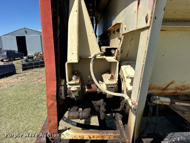image for item FB7383 1975 Ford 800 feed mixer truck