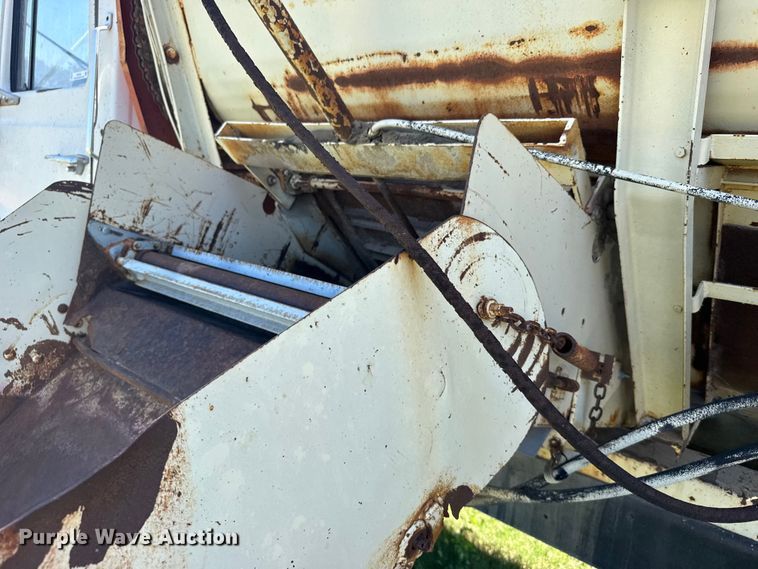 image for item FB7383 1975 Ford 800 feed mixer truck
