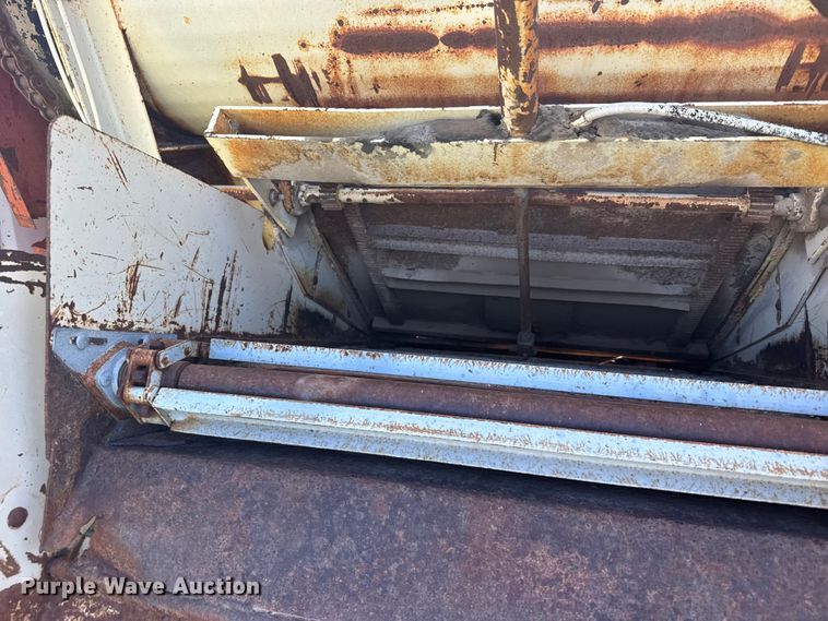 image for item FB7383 1975 Ford 800 feed mixer truck