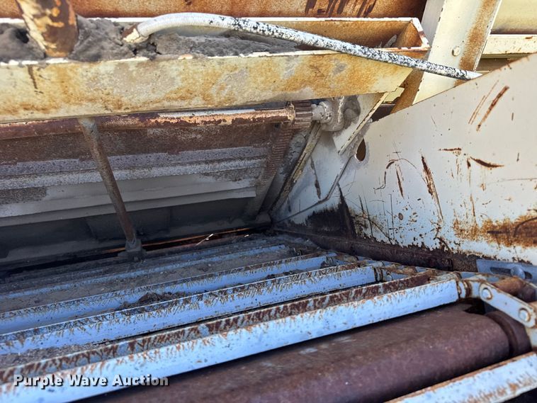image for item FB7383 1975 Ford 800 feed mixer truck