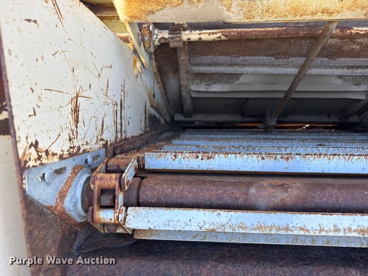 image for item FB7383 1975 Ford 800 feed mixer truck