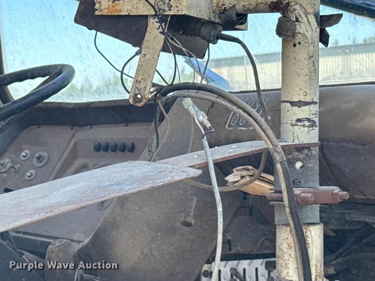 image for item FB7383 1975 Ford 800 feed mixer truck