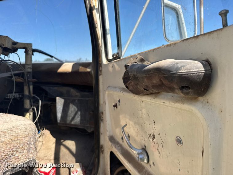 image for item FB7383 1975 Ford 800 feed mixer truck