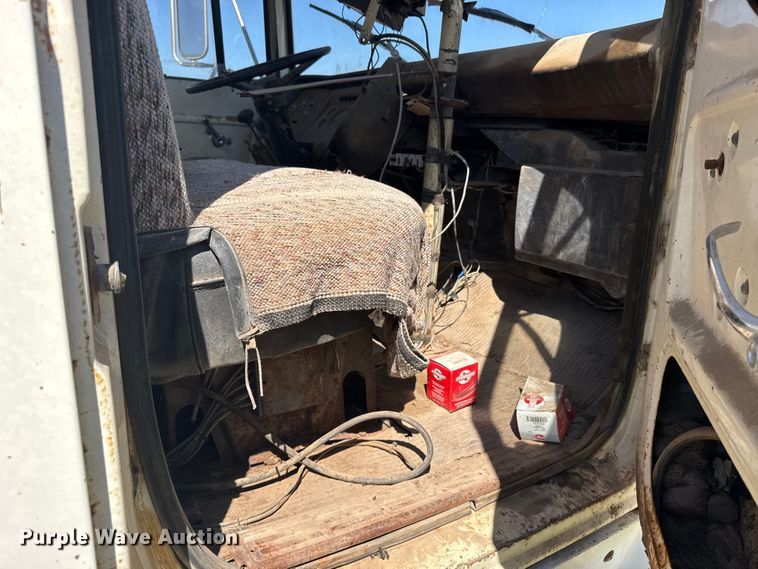 image for item FB7383 1975 Ford 800 feed mixer truck