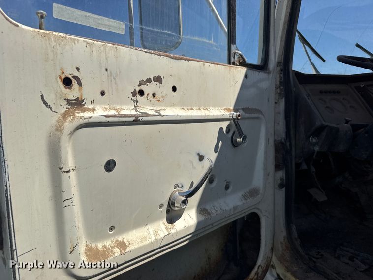 image for item FB7383 1975 Ford 800 feed mixer truck