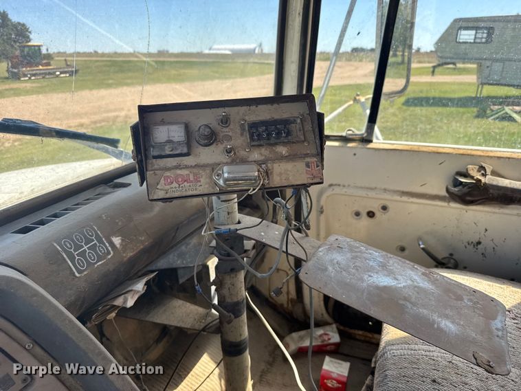 image for item FB7383 1975 Ford 800 feed mixer truck