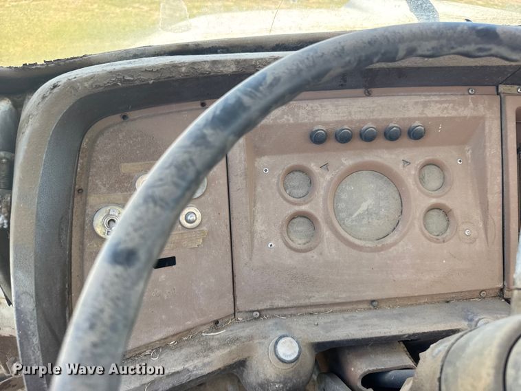 image for item FB7383 1975 Ford 800 feed mixer truck