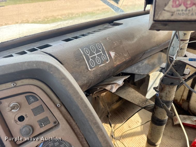 image for item FB7383 1975 Ford 800 feed mixer truck