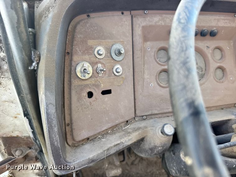 image for item FB7383 1975 Ford 800 feed mixer truck