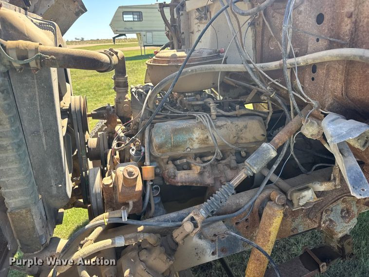 image for item FB7383 1975 Ford 800 feed mixer truck