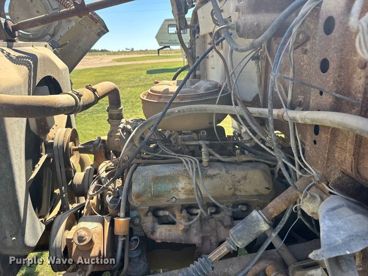 image for item FB7383 1975 Ford 800 feed mixer truck