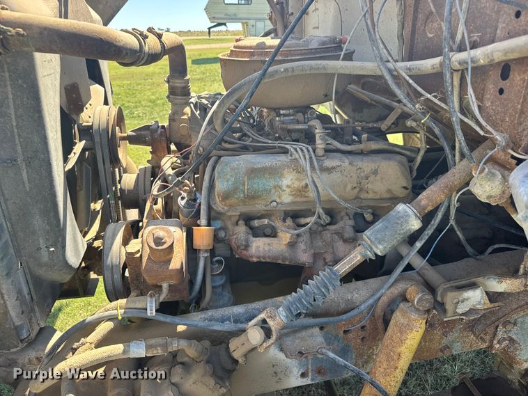 image for item FB7383 1975 Ford 800 feed mixer truck