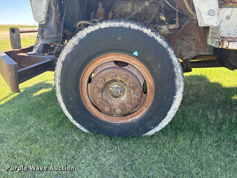 image for item FB7383 1975 Ford 800 feed mixer truck